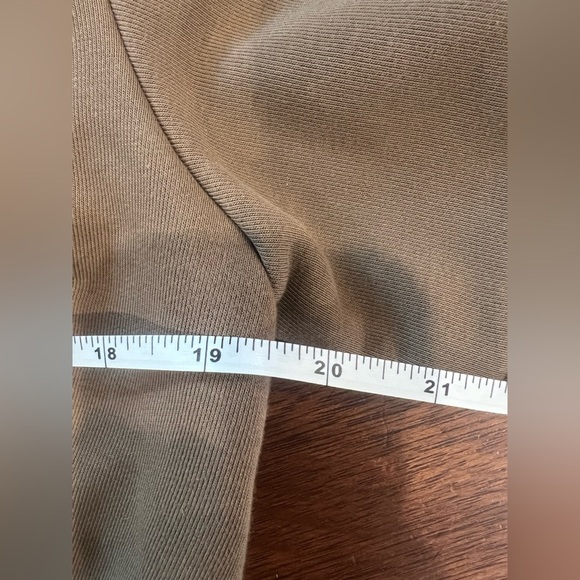 SWEATY BETTY WREN CROP SHORT SLEEVE T-SHIRT- Size XL. Color olive - Picture 7 of 11